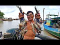Download Lagu Đẩy te mùa tôm càng xanh ở hạ lưu sông Mekong, Việt Nam