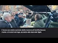 Achille Lauro canta Perdutamente per ricordare le vittime di Crans-Montana
