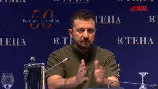 Ucraina, Zelensky scherza: "Attaccare Cremlino? Peccato non si possa fare"