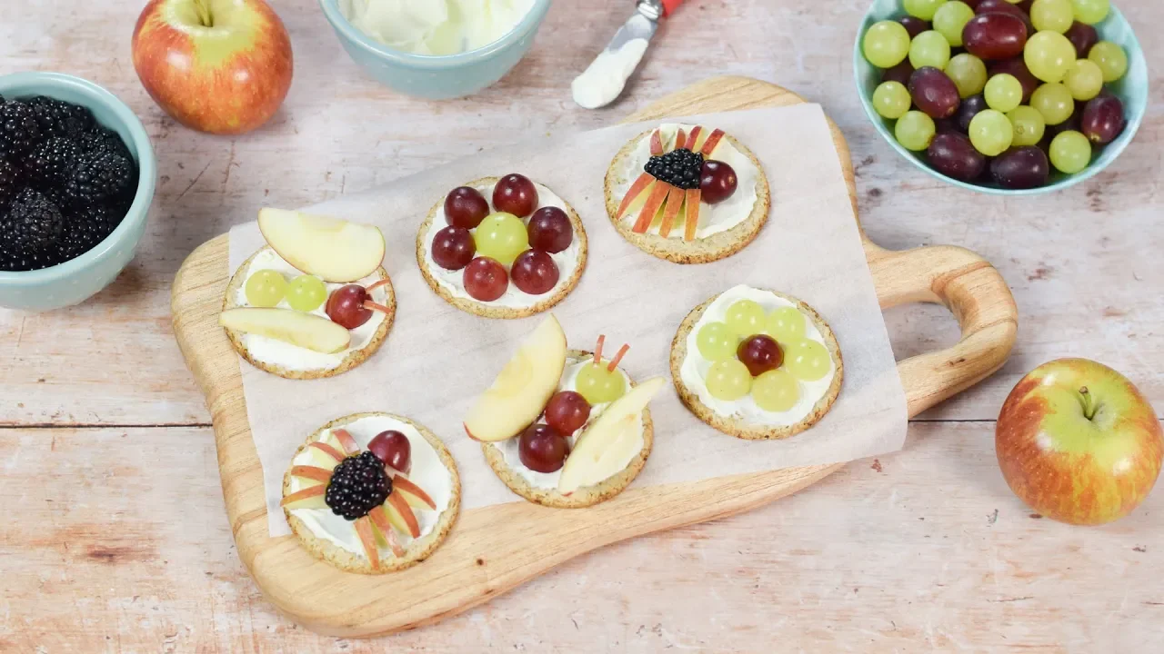 Fun Snack for Kids: Fruity Bug Oat Cakes (Ad)