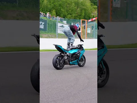 Standing up at Spa… would you try it ? 😅