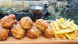 KFC Fried Chicken. Reteta mea secretă. Pulpe de pui crocante cu cartofi prajiti de casă.