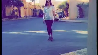 مناهل العتيبي تتجول في شوارع الرياض في السعودية دون عباءة أو غطاء رأس 