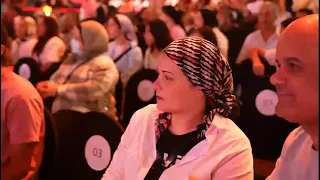 شارموفرز يفتتح حفل ختام مهرجان العلمين بأغنية  سمعت إنك حزينة  دندنها