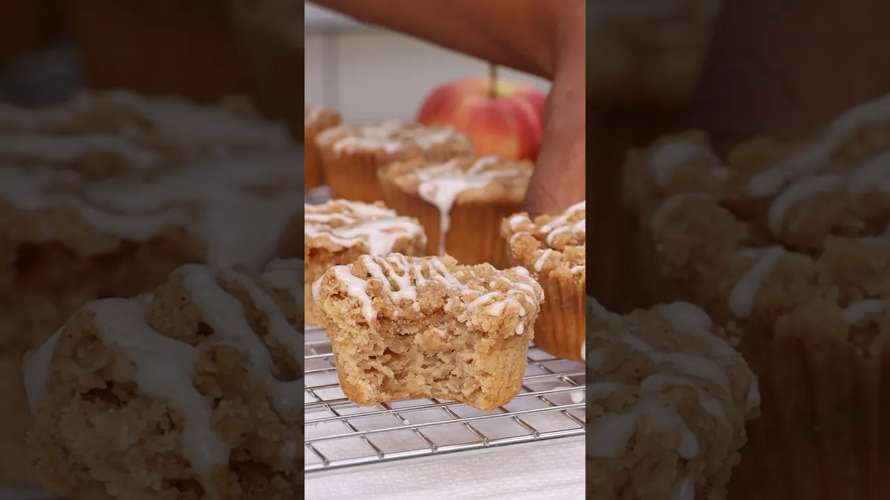 Apple Cinnamon Muffins! Like apple pie in muffin form! #muffins #applemuffins #divascancook