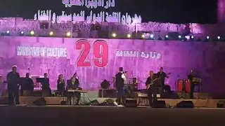 مدحت صالح بحلم وانا معيش ملعنش الازمات حفل القلعة ال   دندنها