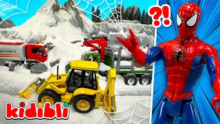 سبايدرمان ينقذ سيارات الألعاب من انهيار جليدي! 🦸‍♂️😱