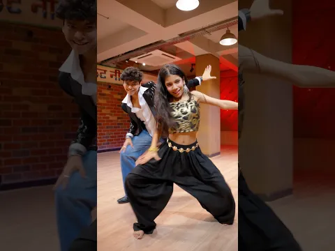 If Shahid & Kareena had Instagram Reels in 2007 🎥✨| Om Tarphe ft Tvisha Bharti #jabwemet #dance