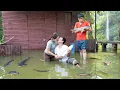 Download Lagu CEO Tuan Survives Off-Grid, Catching Giant Fish With Ancient Tools | Wild Adventure