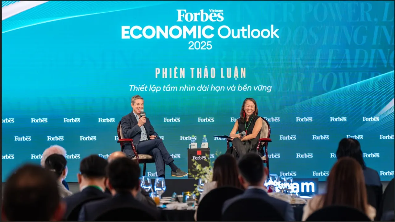 Outline Video Full Video | Economic Outlook 2025 | Forbes Việt Nam