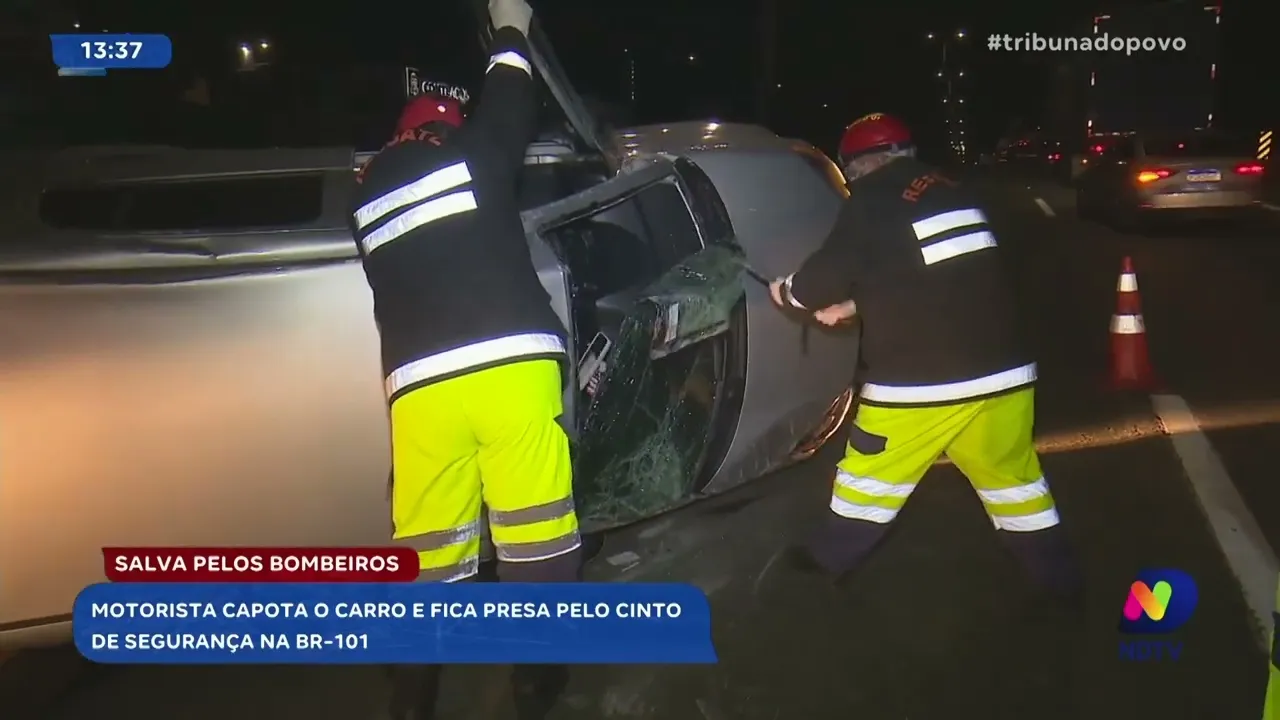 Motorista capota o carro e fica presa pelo cinto de segurança na BR-101