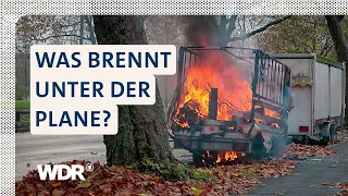 Anhänger steht in Flammen: Mit Schaum gegen die Glutnester | S11/E03 | Feuer & Flamme | WDR