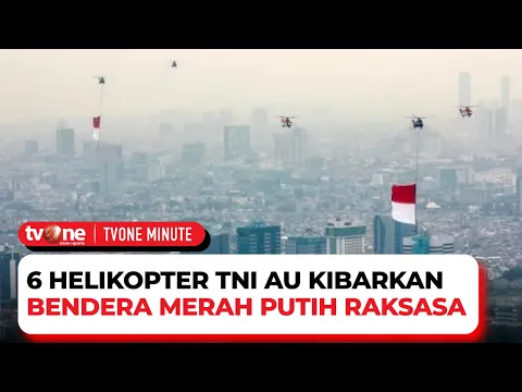 TNI AU Terbangkan Bendera Merah Putih Raksasa di Atas Istana Negara