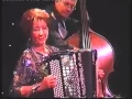 Download Lagu Toos Endlich - Medley: Bloesje van lichtblauwe zij-Als een wilde orchidee - Jij deed mij denken