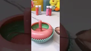 آله سهله و سريعه تساعد في صنع اساور اليد بسرعه 