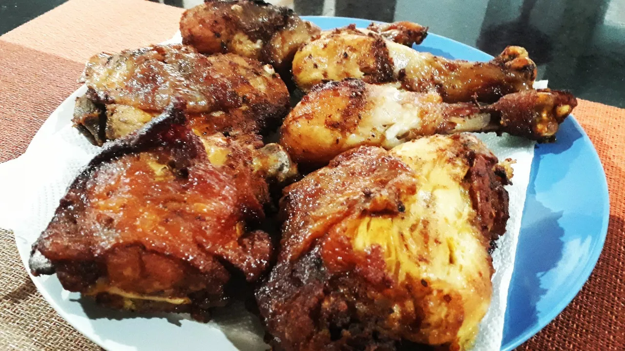 Neste vídeo explico como preparar uma deliciosa carne suína ou Costelinha de Porco Cozida e Frita na. 