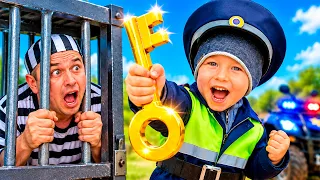 Полицейский поймал воришку! 🚓 Синий трактор и квадроцикл — видео для детей