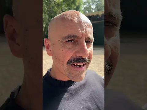 Ragazzi sono Maccio Capatonda venite a vedere Spettacolo Teatrale Dal 29 ottobre in tutta Italia.