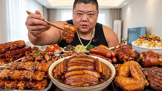 【武邑扣碗】猴哥带老妈吃八道碗，酱肉软烂豆腐鲜，老妈大口吃肥肉直呼真解馋！【胖猴仔】