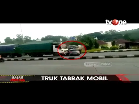 Video Detik-detik Truk Gandeng Seret Mobil Sedan Sejauh 150 meter | Ragam perkara tvOne