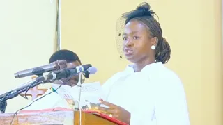 DADA ALIYEIMBA ZABURI KWA UHODARI NA KUWAGUSA WAAMINI PAROKIA YA KINYEREZI DSM 