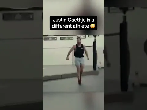 Justin Gaethje casually doing backrolls while training 😳 (via @justingaethje_/TT)