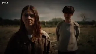 كنت ليك حضن دافي كنت شايلك بين ضلوعي كنت طفل معلقاه دندنها
