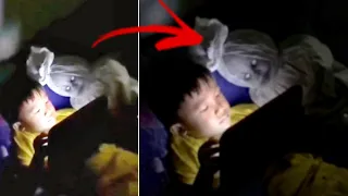 Anak Kecil Nonton Ditemani Pocong