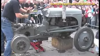 How to Rebuild Assemble a Ferguson TE20 Tractor fergy fergie in under 10 Minutes