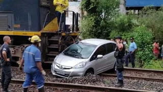 Idiotas Em Carros e Momentos Engraçados! (Ep.11)