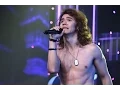 Download Lagu Enrique Bunbury sorprendió a los jurados con su gran timbre de voz