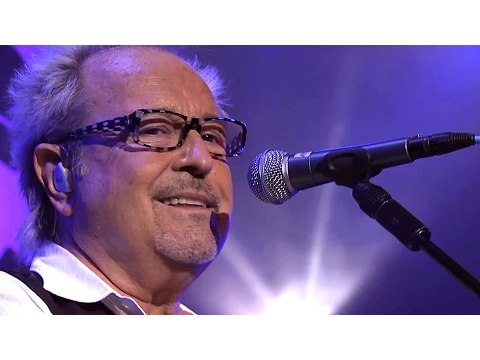 Download MP3 Foreigner - I Want To Know What Love Is 2010 Live Video HD