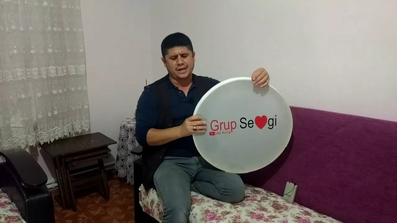 Ali Kırış - Sana geldim Ya MUHAMMED (içiniz titreyecek) Ali Kırış - Sana geldim Ya MUHAMMED (içiniz titreyecek)