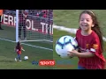Download Lagu Mohamed Salah's daughter scoring at Anfield