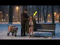 Download Lagu Samotny ojciec oddaje kurtkę zmarzniętej dziewczynie — nie wie, że jest miliarderką w przebraniu