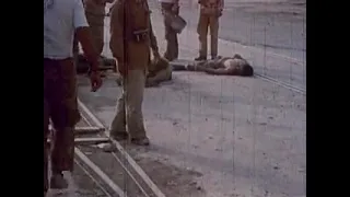 جثث العراقيين تملأ الأرض في خرمشهر 24 5 1982 يوم النصر الايراني على العراق 