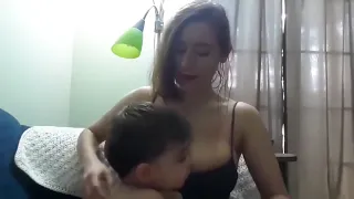 mama muda pamer payudara full tanpa sensor