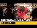 Download Lagu Watch: Priyanka Gandhi Jumps Over Barricade In Madhya Pradesh