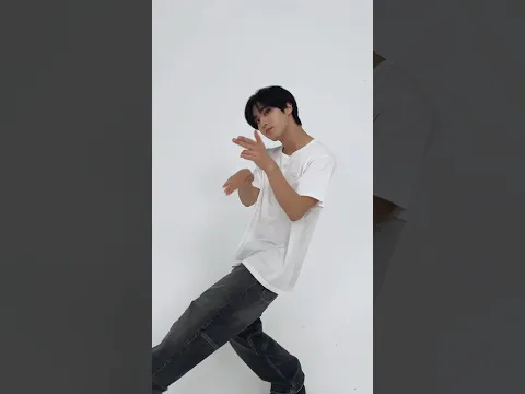 Bang Chan's cam of HAN's "Walkin on Water"