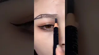 اسهل طريقة لرسم الحواجب بنفسك بقلم الكحل 