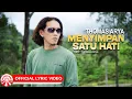 Download Lagu Thomas Arya - Menyimpan Satu Hati [Official Lyric Video HD]