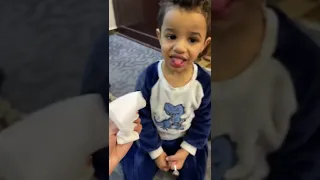 لسان عبودي انقطع بسبب قطع حادثه اصابه جروح دم الم اطفال ابوه 