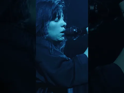 Billie performing "idontwannabeyouanymore" at Electric Ballroom in 2023
