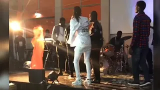 oritse femi and keeda xpensiv performs halleluyah live on stage