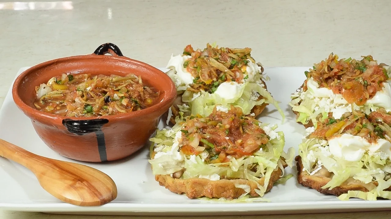 Sopes con Salsa de Charal  Riquisimos!!!!!!!!