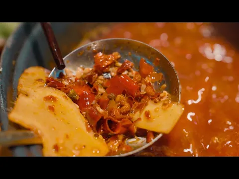 An Italian Chef Eats Numbing-Spice Hot Pot (in Sichuan, China)