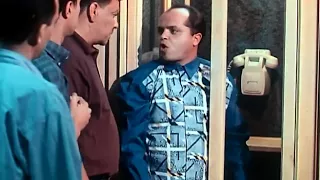 اتفرج على سيارة الفنان محمد هنيدى صعيدى فى الجامعة الامريكية 