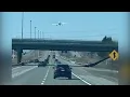 Canada, l'aereo atterra sull'autostrada: la scena è incredibile