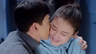 تبكي حبيبته قبل جراحته فيركع لتهدئتها وإطعامها بيديه مشهد رومانسي من أنت بطلي 