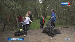 Омские хоккеисты взяли руки не клюшки, а мусорные мешки